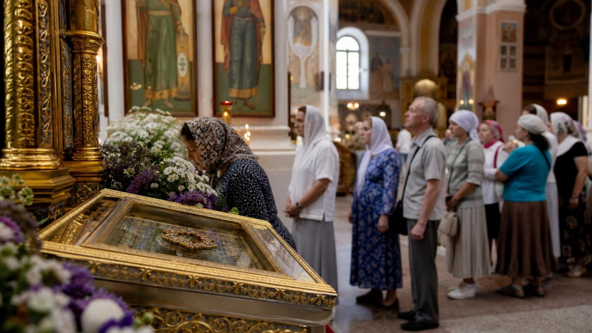 Десница Спиридона Тримифунтского прибыла в Россию и посетит 12 регионов
