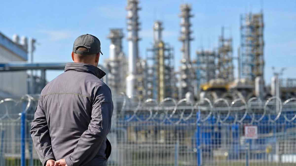 Жителя Омска задержали за передачу Киеву данных об объектах нефтезавода