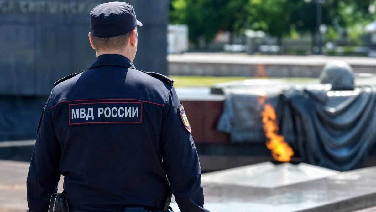 В Москве кениец получил два года за потушенный снежком Вечный огонь