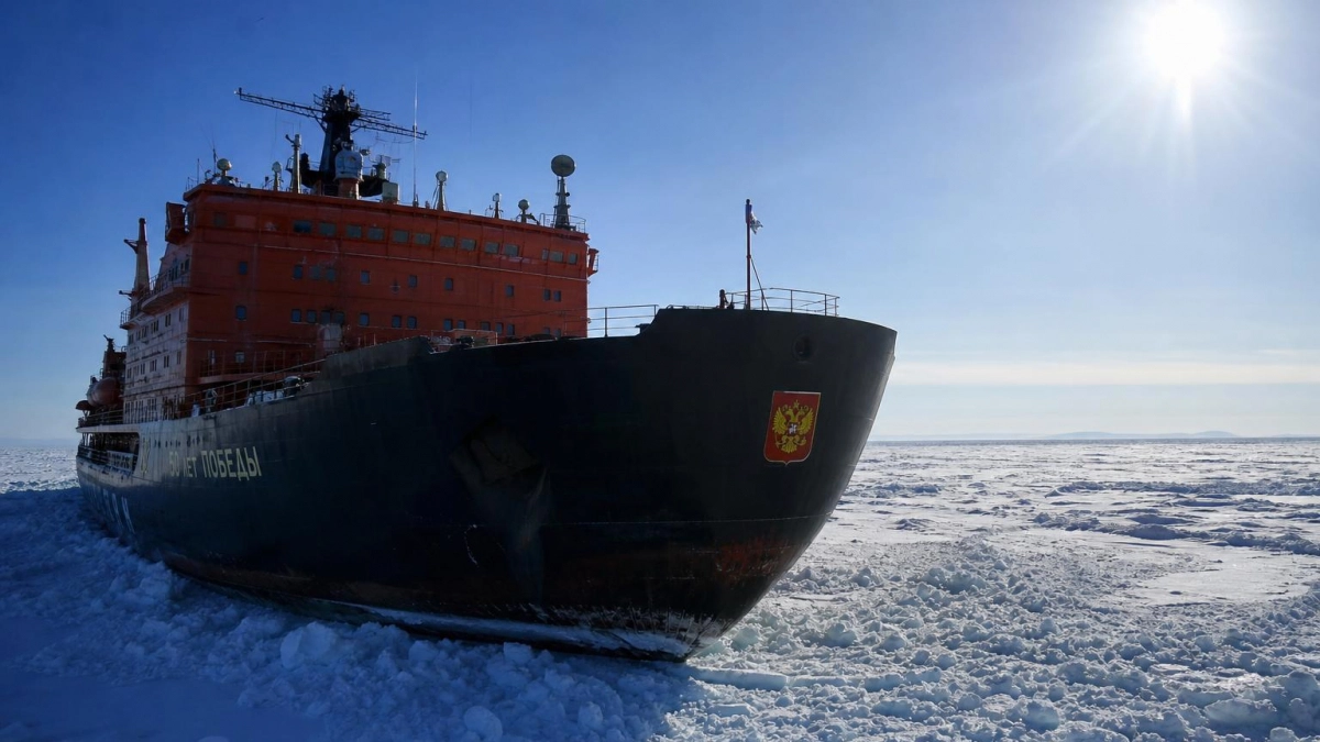 Катя Гордон отправилась на Северный полюс в круиз с ледоколом и вертолетом