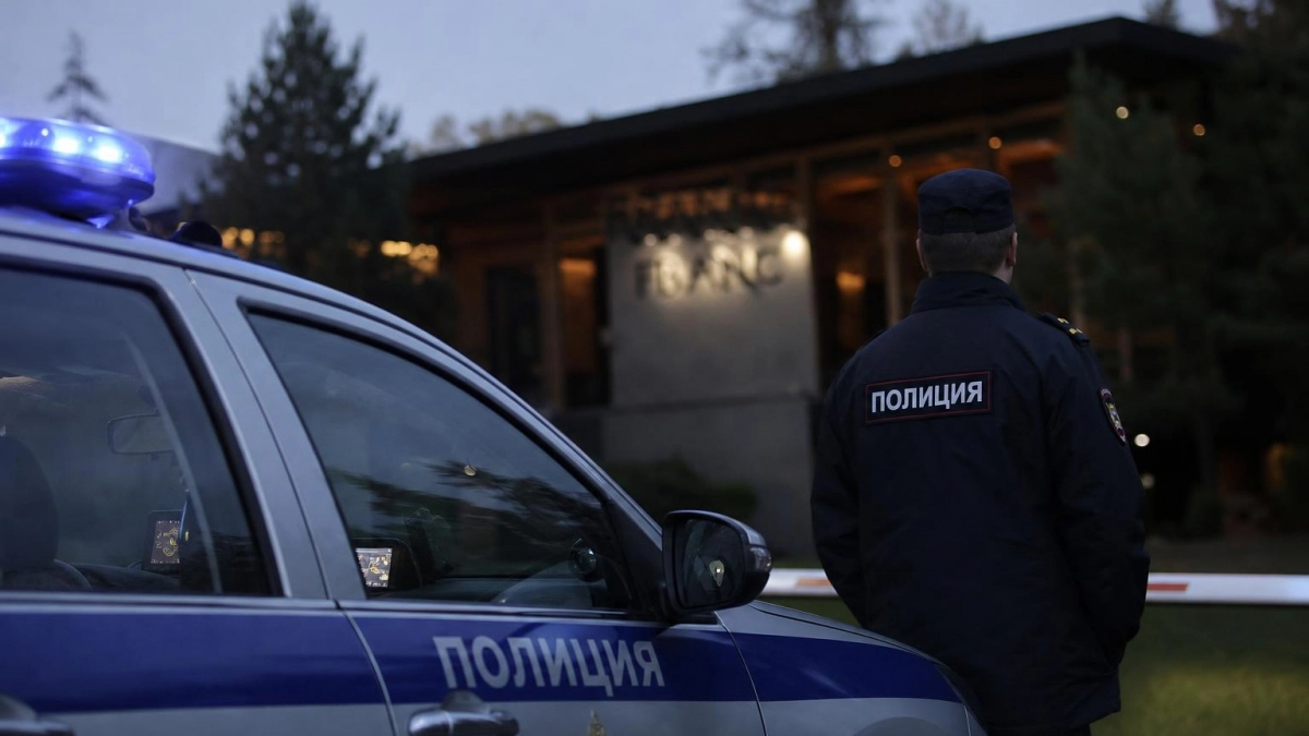В Жуковке у ресторана тяжело ранили двух 28-летних мужчин
