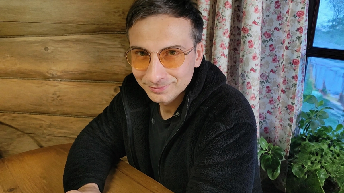 Напавший с лопатой на фельдшера у храма оказался братом писателя Олега Зоберна