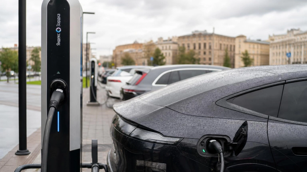 В Петербурге открыли крупнейший в СНГ хаб с зарядкой для 1 100 электромобилей в сутки