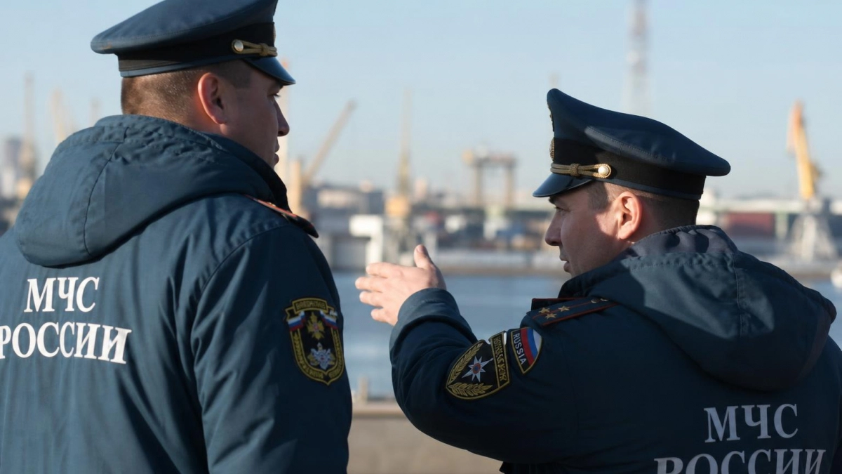 После атаки БПЛА в Махачкале потушили пожары в порту и театре