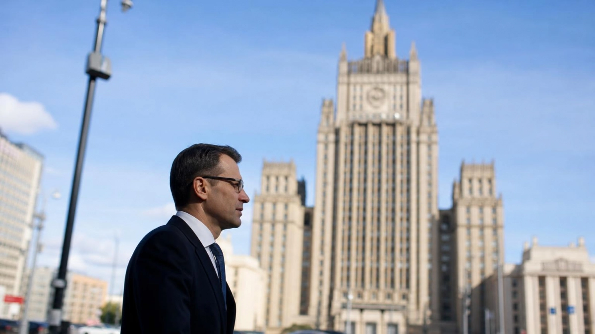 Захарова заявила о тенденции перехода западных послов в оппозицию после работы в РФ