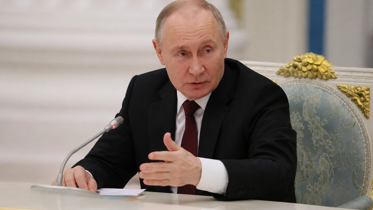 Путин ограничил вывоз наличных рублей до 1 млн в ряд соседних стран