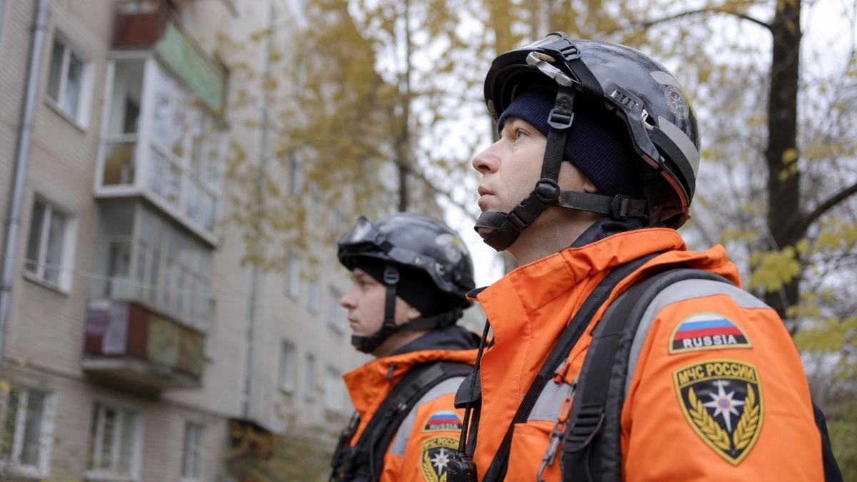 В Калуге после атаки дронов повреждены жилые дома, пострадавшим помогли на месте