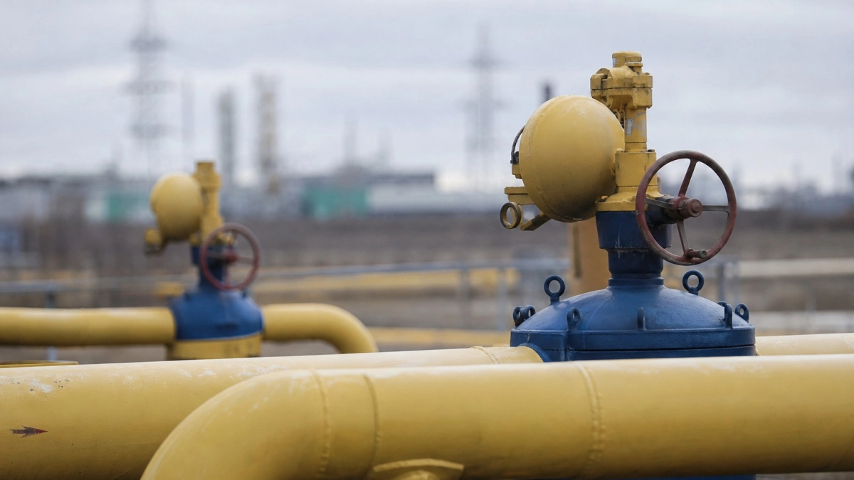 Захарова ответила Макрону цитатой из комедии после слов о российском газе