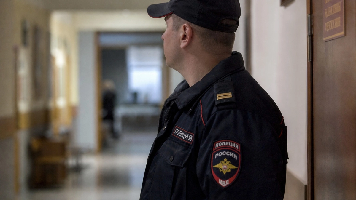 Мать школьника из Волгограда рассказала как узнала о романе сына с учительницей