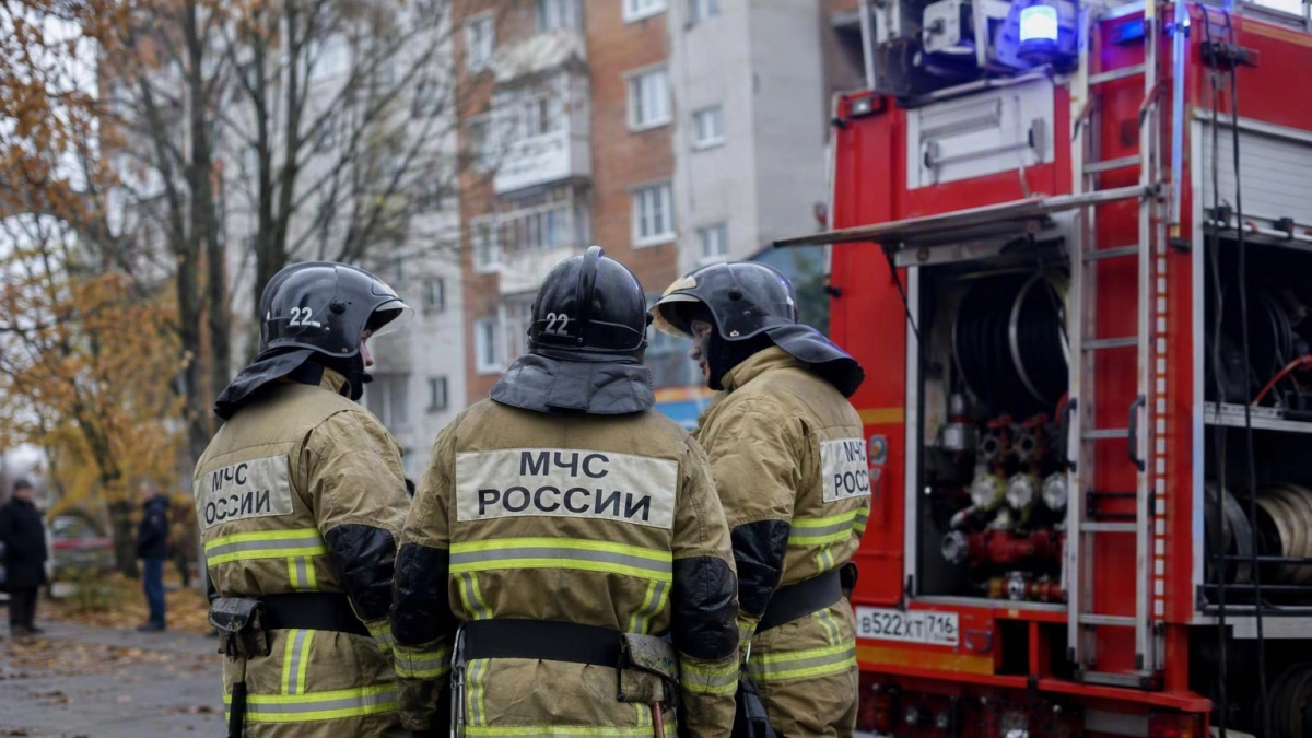 В Комсомольске-на-Амуре сосед спас двух девочек при пожаре в квартире
