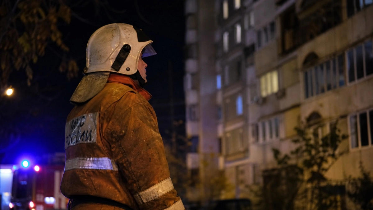 При пожаре в квартире на юго-востоке Петербурга пострадали шесть человек