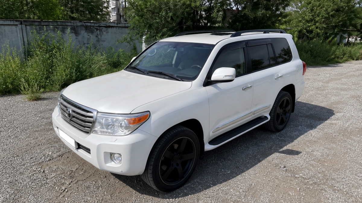 В Хабаровске продают Toyota Land Cruiser 2014 года с пробегом 2700 км