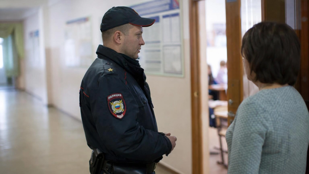 В школе Дзержинска семиклассник подрался с учителем, полиция выясняет причины