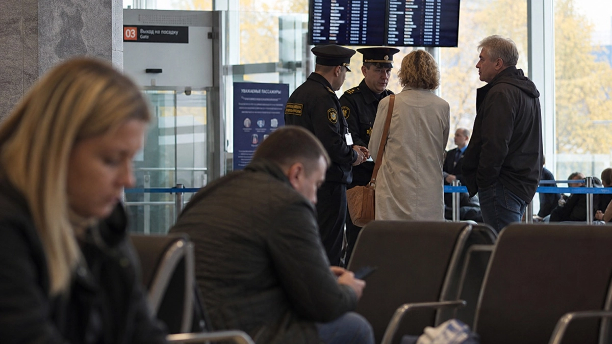 Около 60 пассажиров с пропиской в Крыму, ЛНР и ДНР задержали в аэропорту