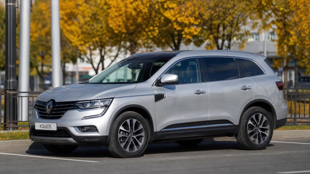 В России появился рестайлинговый Renault Koleos в топ-версии за 3,7 миллиона рублей
