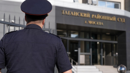 В суд Москвы поступило ходатайство о заочном аресте комика Долгополова